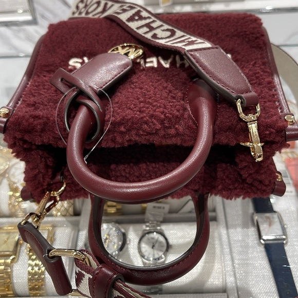 Michael Kors Mirella Extra-Small Sherpa XS SHOPPER XBODY
SHEARLING Crossbody Bag - Picture 9 of 16